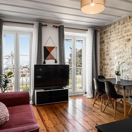 Laval Apartment Mantouki ภายนอก รูปภาพ