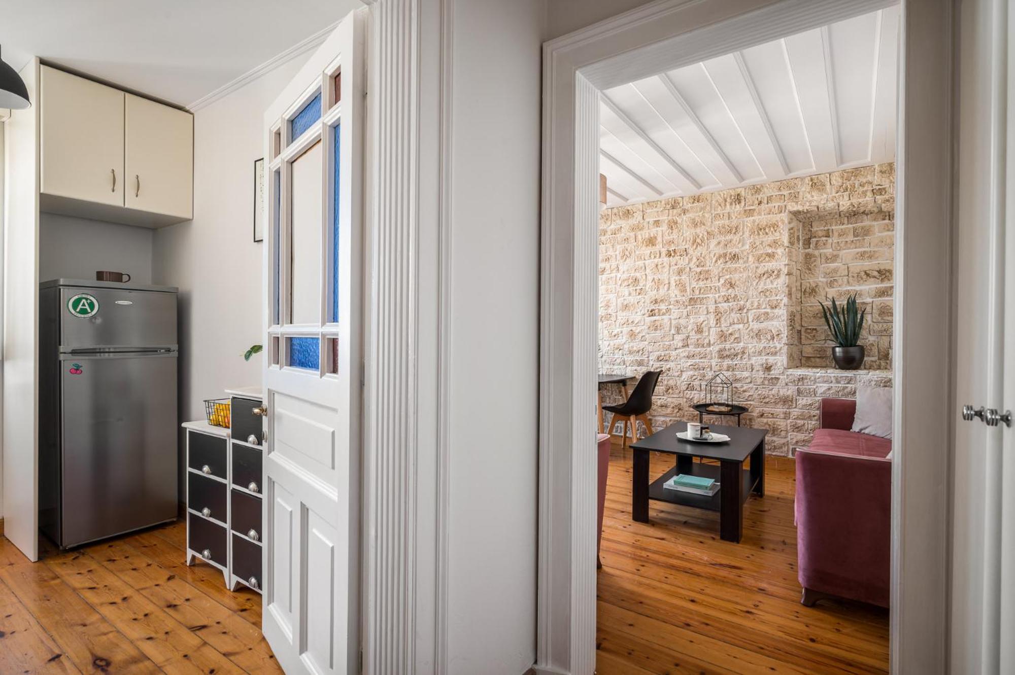 Laval Apartment Mantouki ภายนอก รูปภาพ