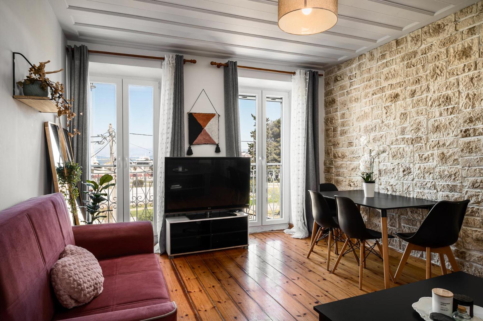 Laval Apartment Mantouki ภายนอก รูปภาพ