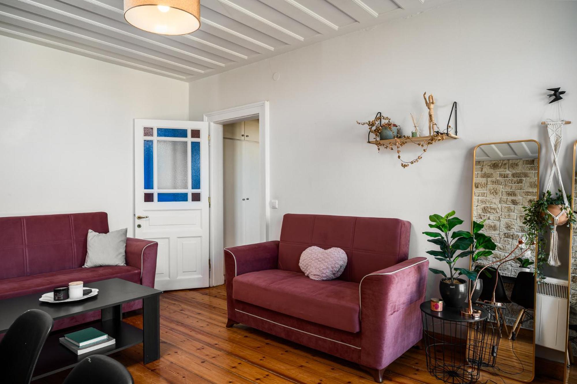 Laval Apartment Mantouki ภายนอก รูปภาพ