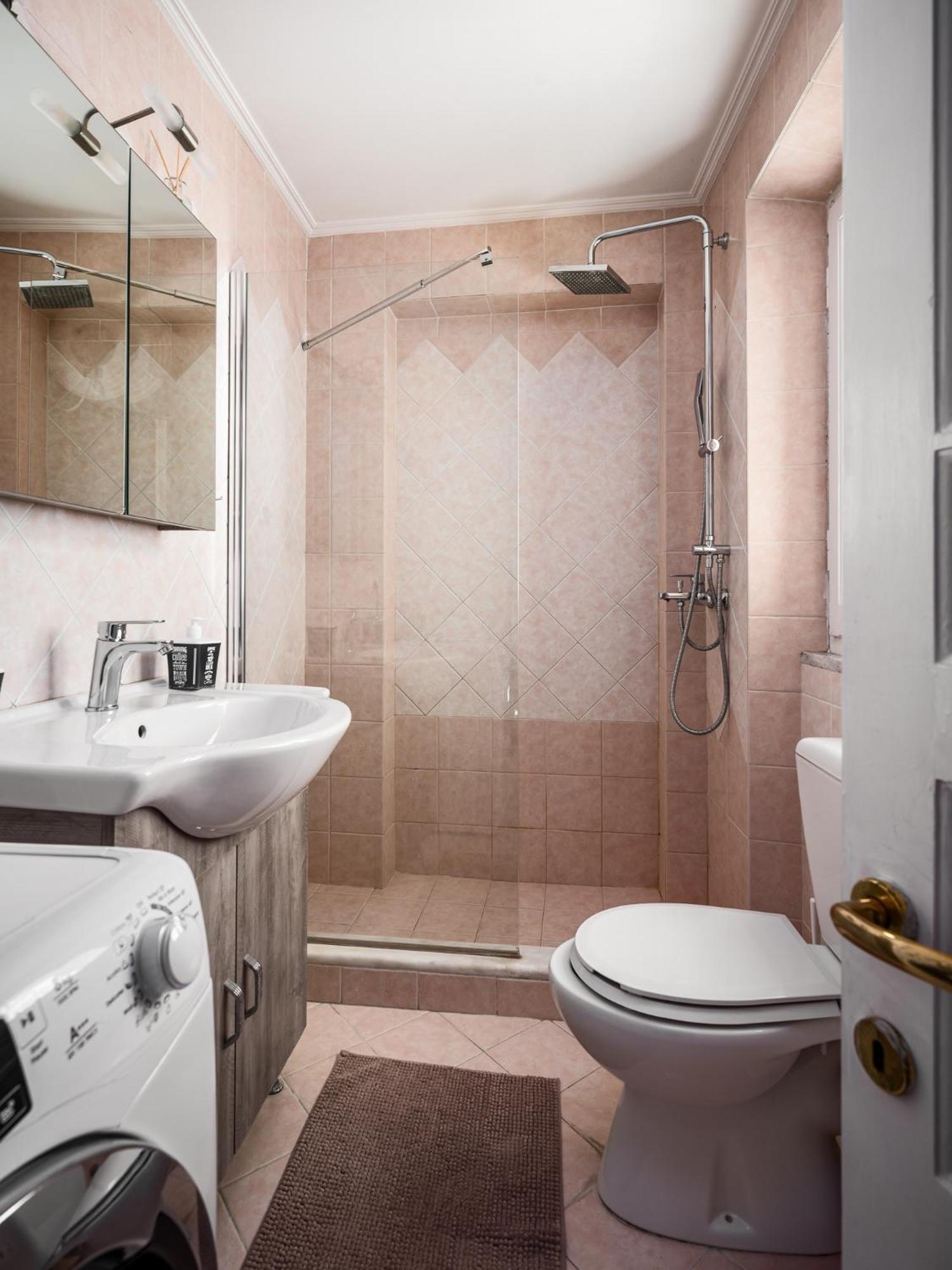 Laval Apartment Mantouki ภายนอก รูปภาพ
