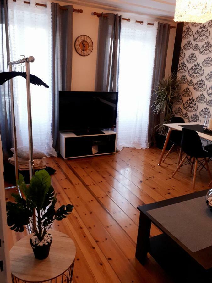 Laval Apartment Mantouki ภายนอก รูปภาพ